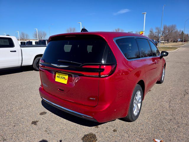 New 2026 Chrysler Pacifica Select AWD/4WD image 8