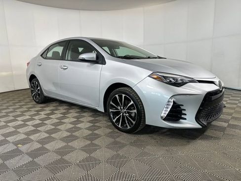 Used 2018 Toyota Corolla SE w/ SE Premium Package image 2