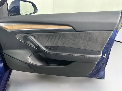 Used 2023 Tesla Model 3 Standard Range image 33