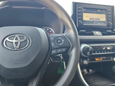 Used 2019 Toyota RAV4 LE w/ Carpet Mat Package AWD/4WD image 32