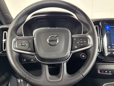 Used 2019 Volvo XC40 T5 Momentum image 34