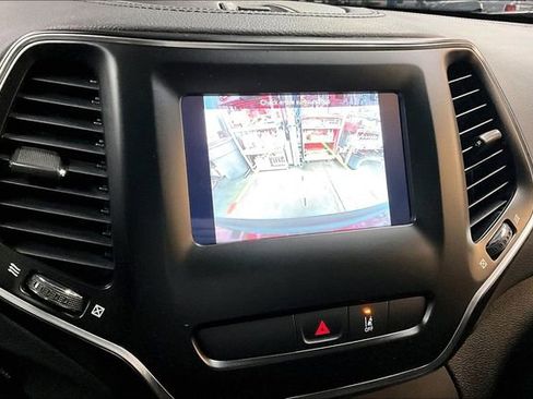 Used 2021 Jeep Cherokee Latitude image 14