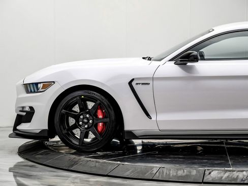 Used 2016 Ford Mustang Shelby GT350R w/ GT350R Equipment Group 920A RWD image 8