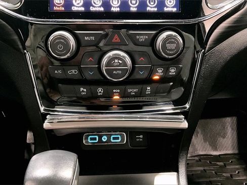 Used 2020 Jeep Grand Cherokee Altitude image 16