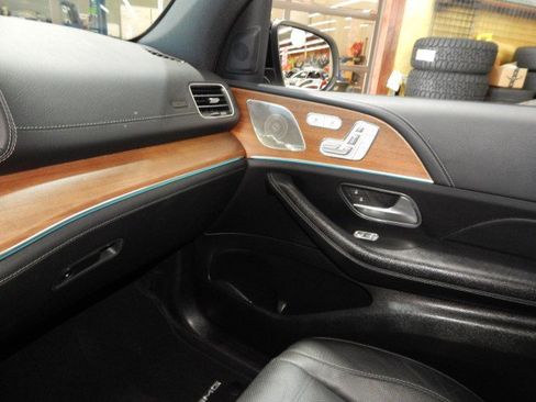 Used 2021 Mercedes-Benz GLS 580 4MATIC image 21