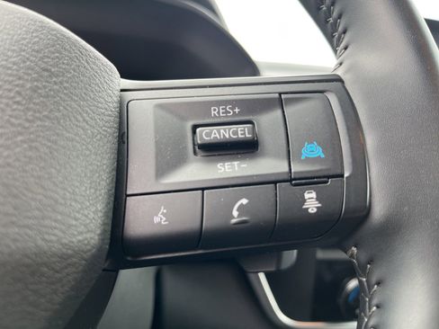 Used 2025 Nissan Rogue SV FWD image 17