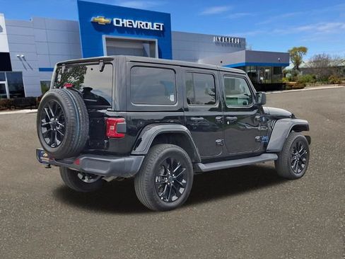 Used 2025 Jeep Wrangler Unlimited Sahara AWD/4WD image 26