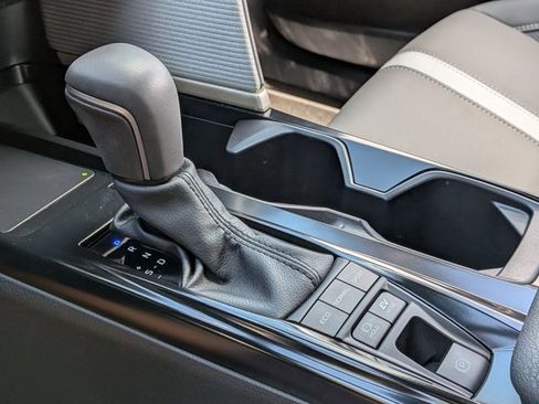 Used 2025 Toyota Camry SE image 12