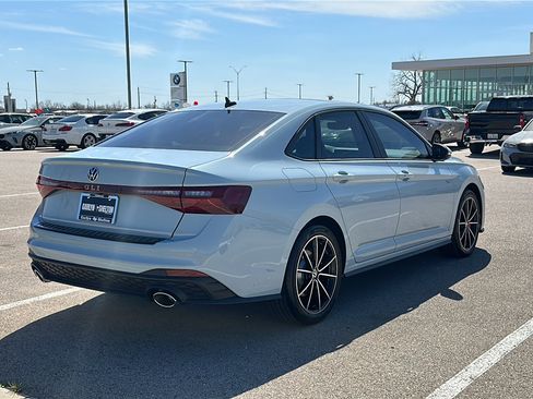 Used 2025 Volkswagen Jetta GLI Autobahn FWD image 8