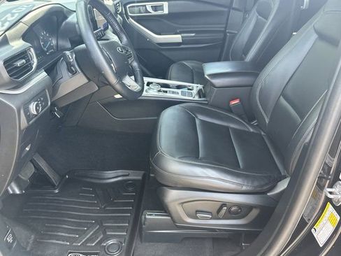 Used 2022 Ford Explorer XLT w/ Equipment Group 202A RWD image 10