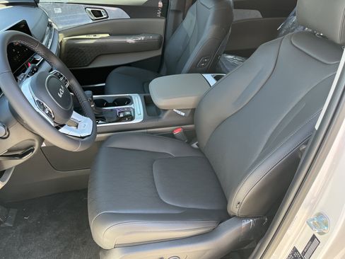 New 2026 Kia Carnival EX FWD image 18