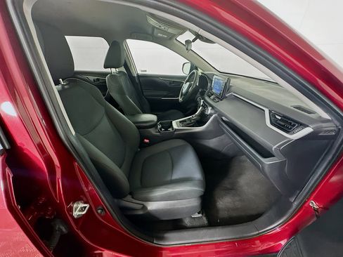 Used 2020 Toyota RAV4 LE FWD image 28