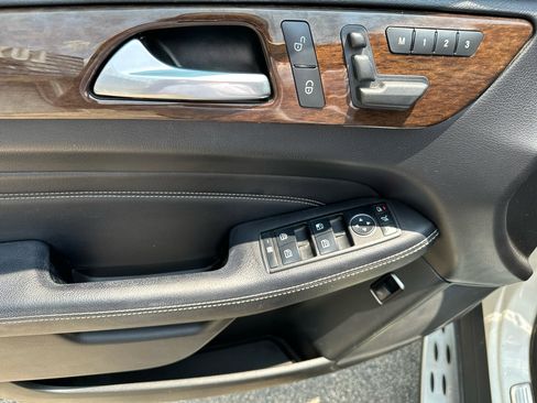 Used 2014 Mercedes-Benz ML 350 4MATIC w/ Premium 1 Package image 19