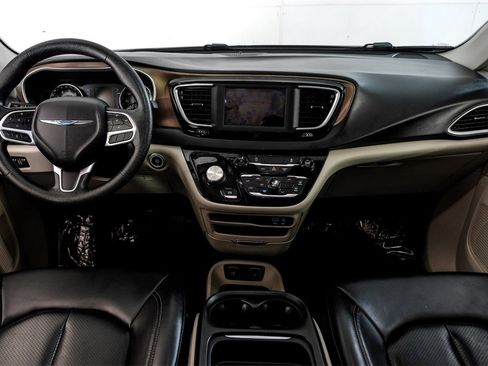 Used 2020 Chrysler Voyager Lxi image 10