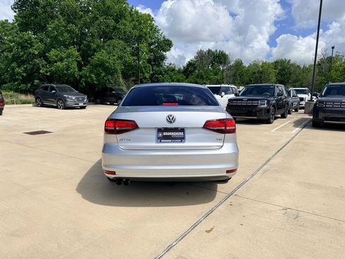 Used 2016 Volkswagen Jetta S FWD image 9