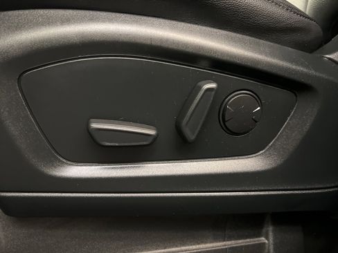 Certified 2020 Ford Explorer XLT w/ Equipment Group 202A image 24