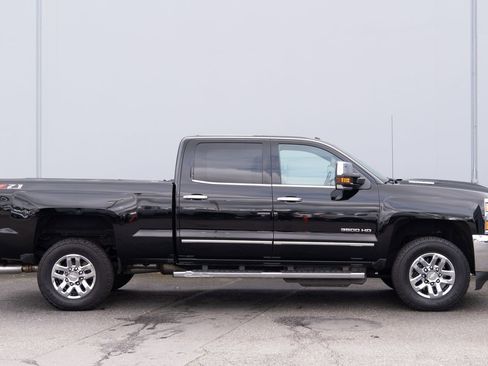 Used 2019 Chevrolet Silverado 3500 LTZ w/ LTZ Plus Package image 30