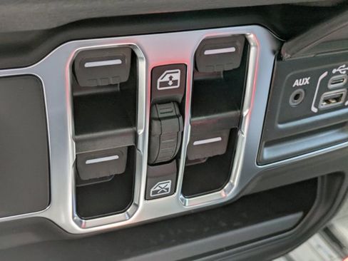 New 2025 Jeep Gladiator Sport image 20