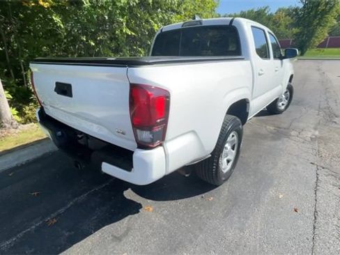 Used 2020 Toyota Tacoma SR image 8
