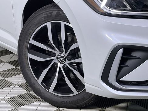 New 2026 Volkswagen Jetta SE image 10