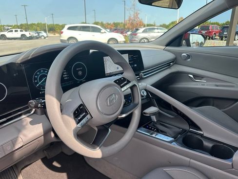 Certified 2024 Hyundai Elantra Blue FWD image 6