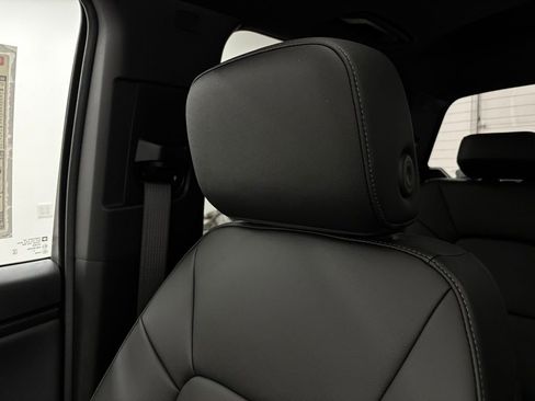 New 2026 GMC Canyon Elevation w/ Convenience Package image 39