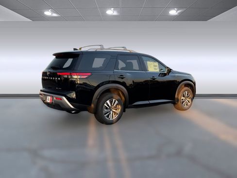 New 2025 Nissan Pathfinder SL image 8