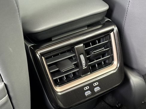 New 2025 Toyota Crown Signia image 15