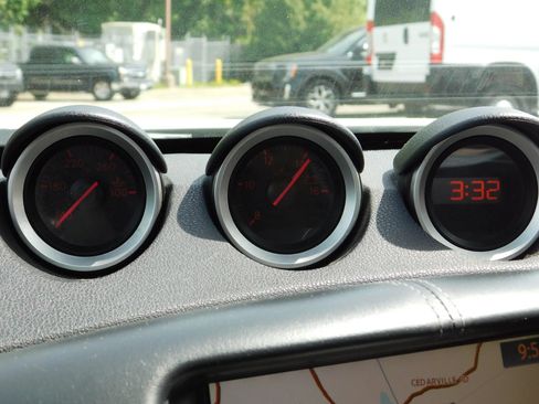 Used 2016 Nissan 370Z Touring RWD image 19