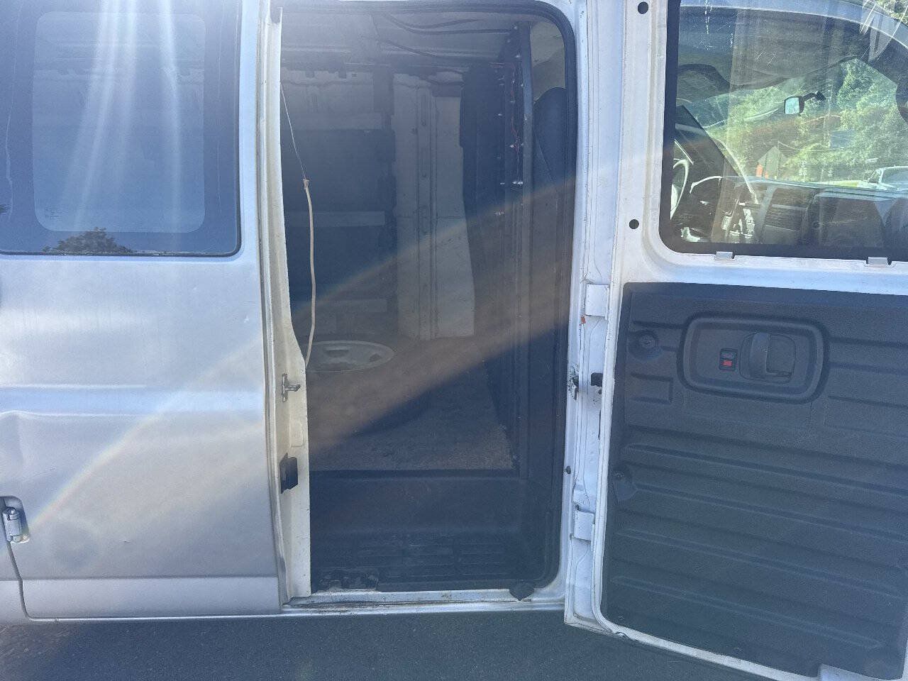 Used 2006 Chevrolet Express 2500 RWD image 11