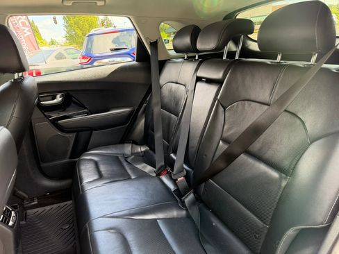 Used 2018 Kia Niro EX w/ EX Premium Package FWD image 21