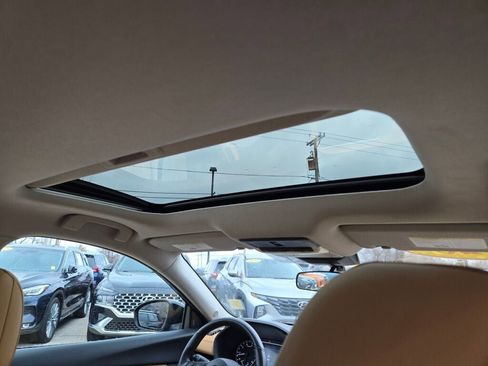 Used 2025 Nissan Sentra SV w/ SV Premium Package image 13