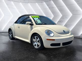 Used 2006 Volkswagen Beetle Convertible w/ Package 1 FWD video 1