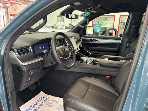 New 2026 Jeep Grand Wagoneer 4WD image 10