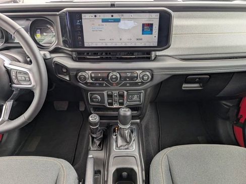 Used 2025 Jeep Wrangler Unlimited Sahara AWD/4WD image 7