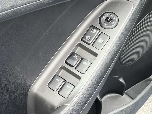 Used 2018 Kia Forte S w/ S Technology Plus Package FWD image 25