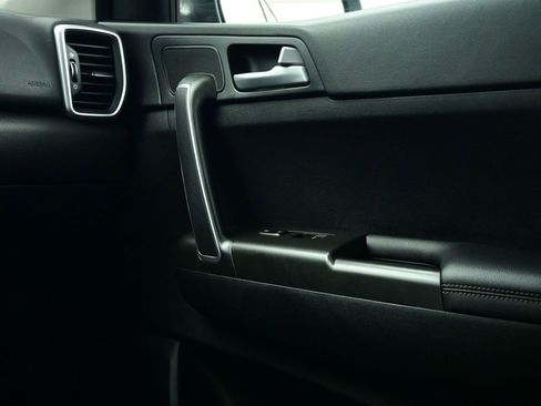 Certified 2020 Kia Sportage LX image 14