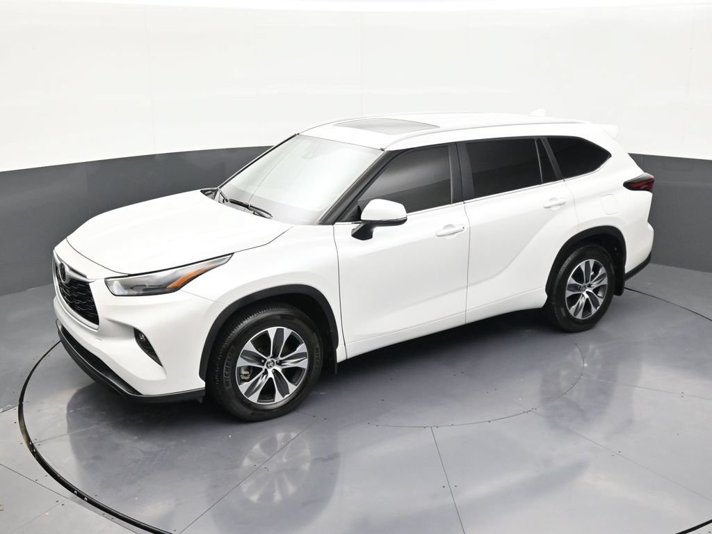 Used 2025 Toyota Highlander XLE FWD image 13