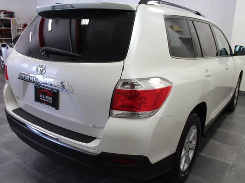 Used 2012 Toyota Highlander SE w/ Tow Pkg AWD/4WD image 6