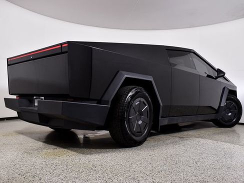 Used 2024 Tesla Cybertruck AWD Crew Cab image 11