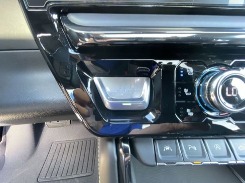 Certified 2023 GMC Sierra 1500 AT4X w/ AT4X AEV Edition AWD/4WD image 17