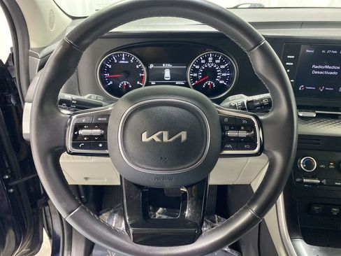 Used 2024 Kia Carnival LX image 11