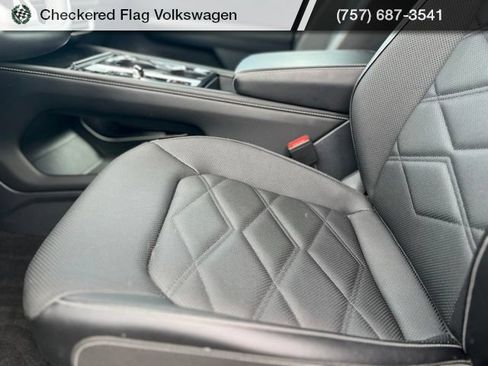 Used 2025 Volkswagen Atlas SE FWD image 21
