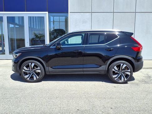 Certified 2023 Volvo XC40 B5 Ultimate w/ Climate Package AWD/4WD image 3