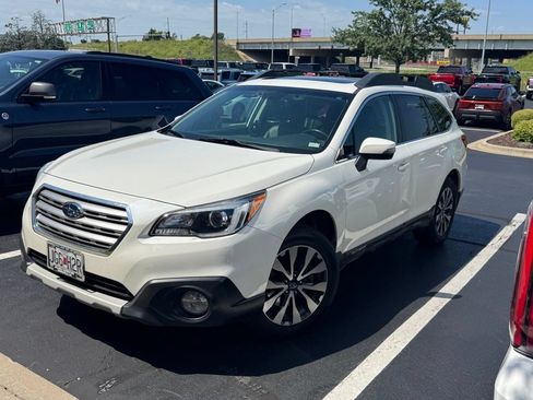 Used 2015 Subaru Outback 2.5i Limited AWD/4WD image 1