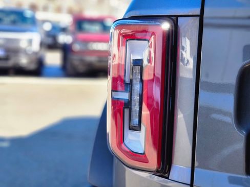 New 2025 Ford Bronco Badlands w/ Black Appearance Package AWD/4WD image 9