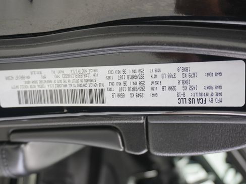 Used 2020 Jeep Grand Cherokee Limited w/ Luxury Group II image 32