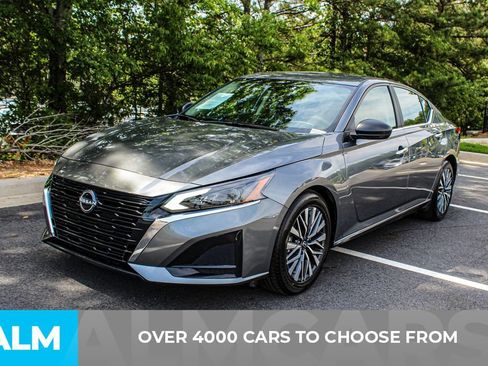 Used 2025 Nissan Altima 2.5 SV FWD image 3