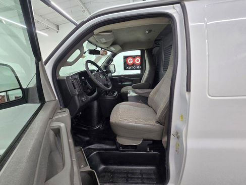 Used 2018 Chevrolet Express 2500 w/ Enhanced Convenience Package RWD image 10