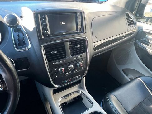 Used 2019 Dodge Grand Caravan SXT image 18